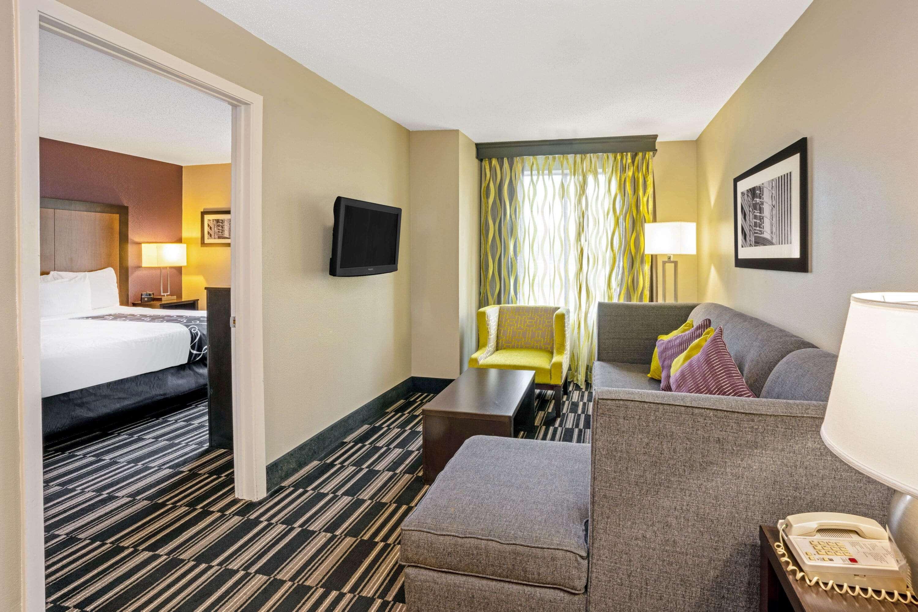 La Quinta Inn & Suites By Wyndham The Woodlands Spring Екстериор снимка