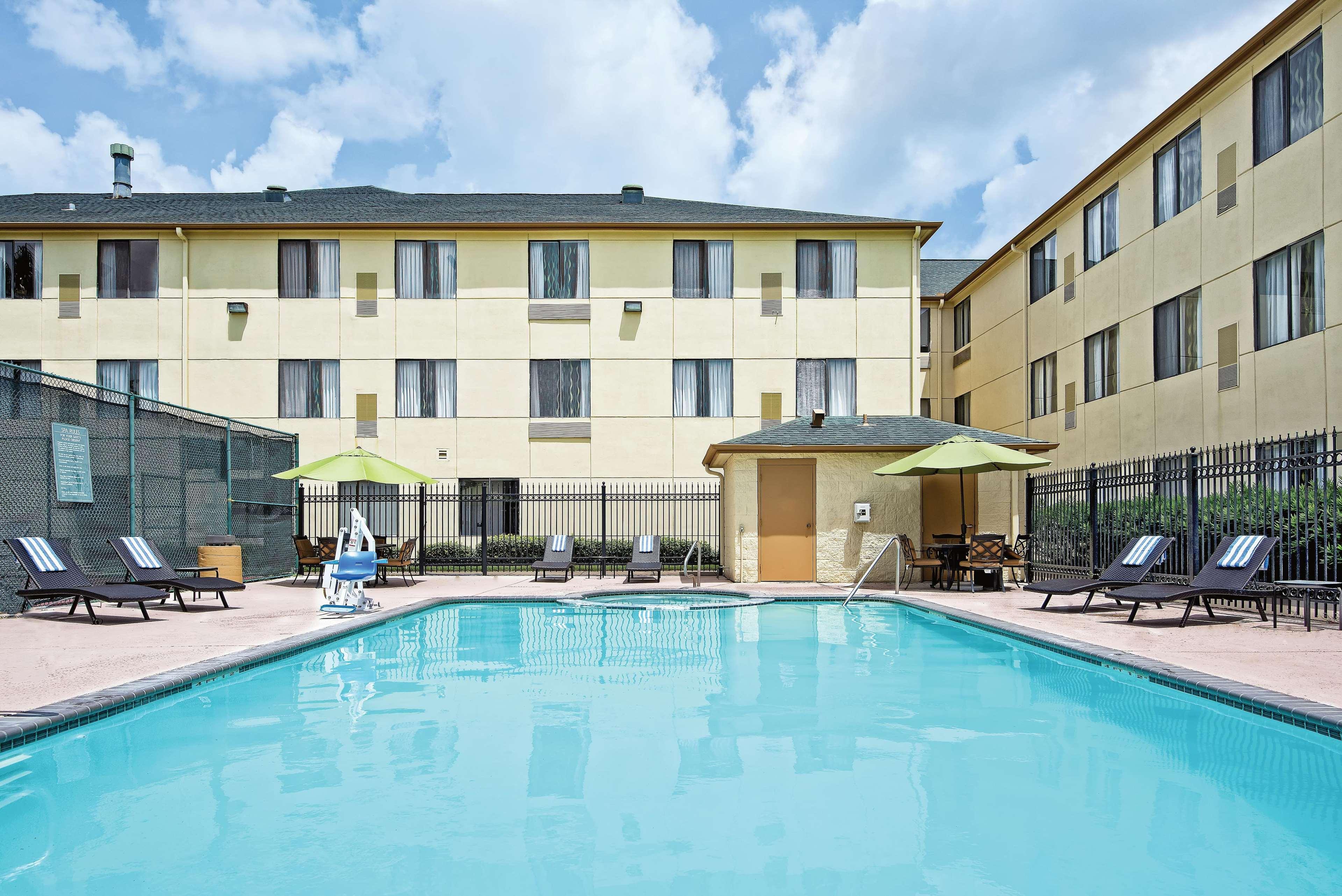 La Quinta Inn & Suites By Wyndham The Woodlands Spring Екстериор снимка