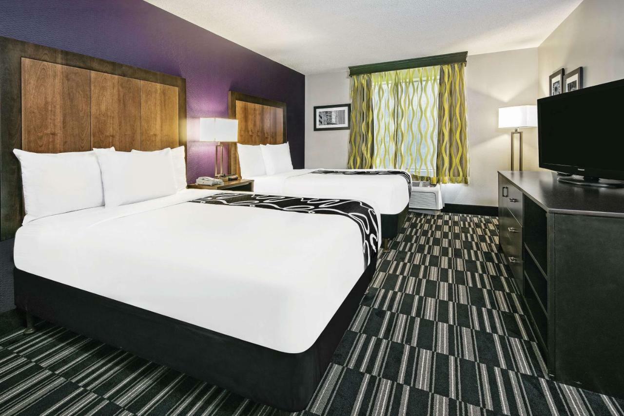 La Quinta Inn & Suites By Wyndham The Woodlands Spring Екстериор снимка